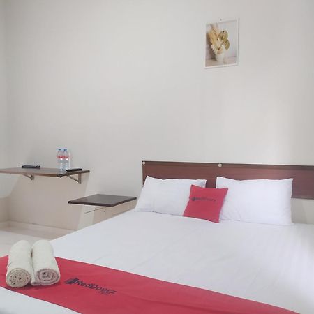 Hotel Reddoorz Syariah Near Stasiun Purwokerto Exterior foto