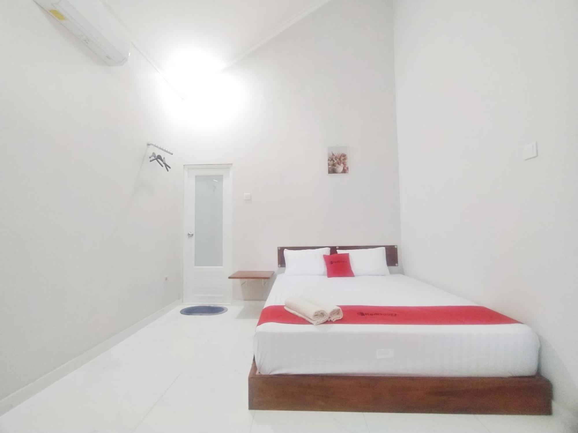 Hotel Reddoorz Syariah Near Stasiun Purwokerto Exterior foto