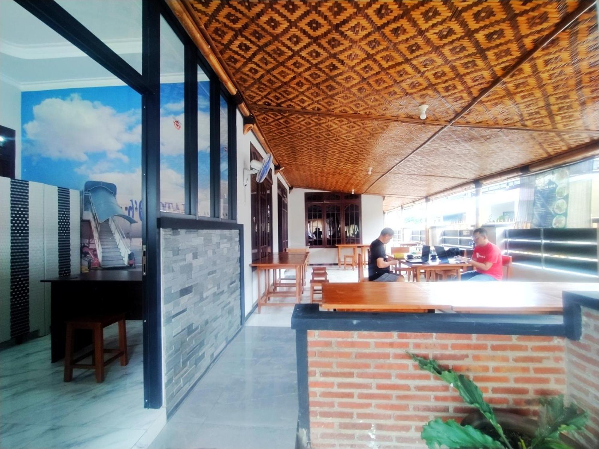 Hotel Reddoorz Syariah Near Stasiun Purwokerto Exterior foto